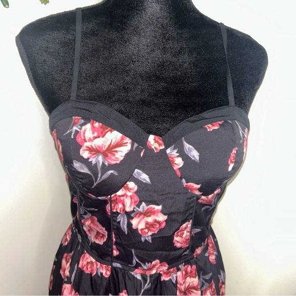 Band of gypsies floral pattern jumpsuit in black - Picture 6 of 7